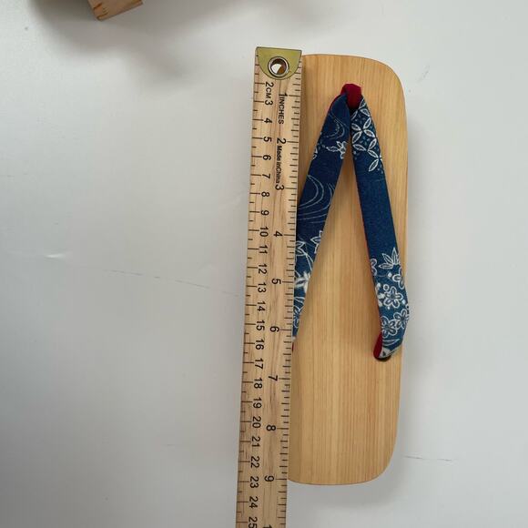 Women's Traditional Japanese Wooden Shoes Sandals 3" x 9" - Picture 8 of 8